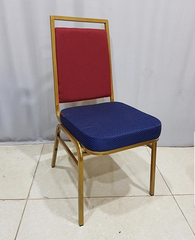 Omacme Foam and Fabric BQT 819 White Wooded Banquet Chair, Seating Capacity: 1 Seater