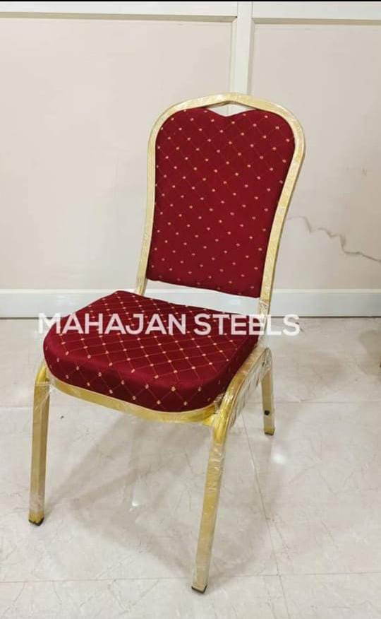 Mahajan Steels Fabric Red Golden Banquet Chair, Seating Capacity: 1