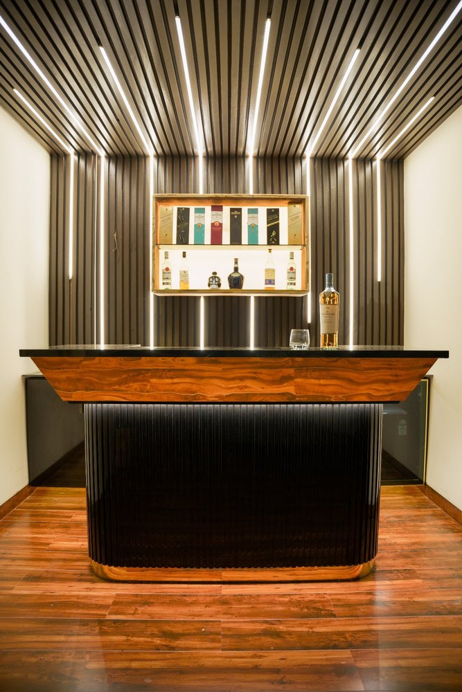 Black Designer Bar Counter With Backlit Display, Size: 7 X 4 Feet