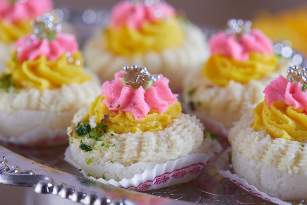 Pistha Pista Cream Cakes, Packaging Type: Box
