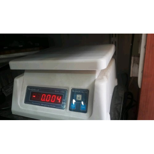 Pioneer Digital Weighing Machine, 20 Kg, Accuracy: 1 G