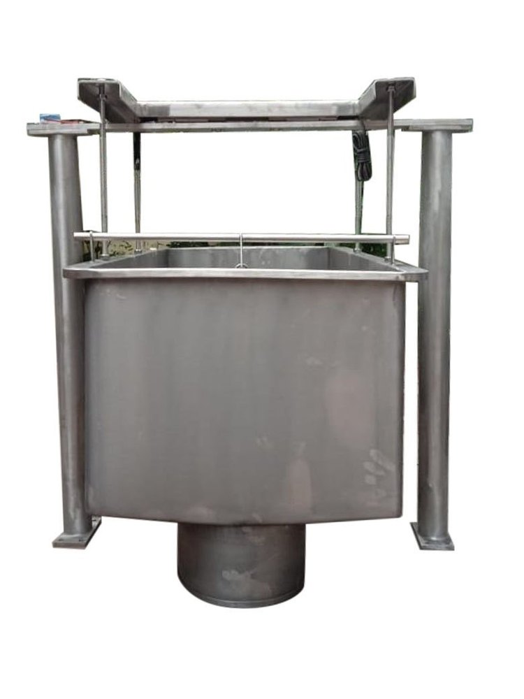 Stainless Steel Floor Mounted 500L Electronic Milk Weighing Scale, Size: 6.5x4 Feet, 1500 Kg