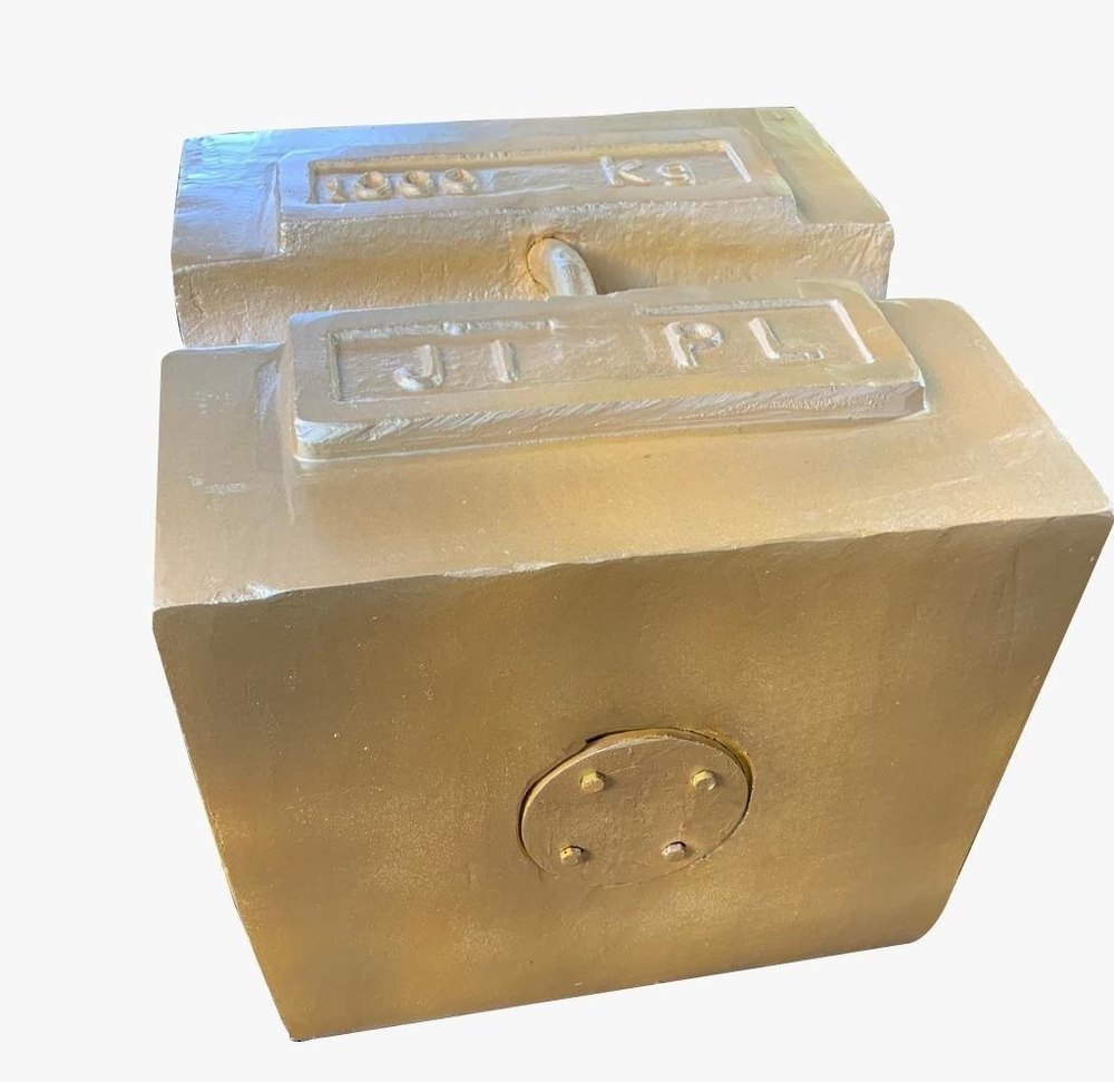 Dakshiya Golden Cast Iron Counter Weight, Size: 1000Kg