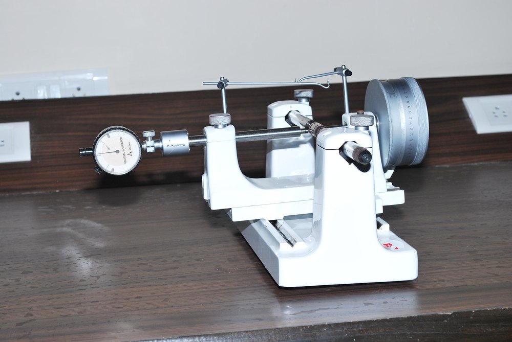 0-25mm Mild Steel Floating Carriage Micrometer, For Laboratory, 0.0002