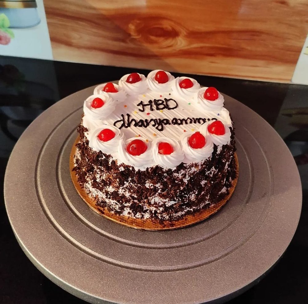 Round Eggless Black Forest Cake, Packaging Size: 10*10, Weight: 1kg