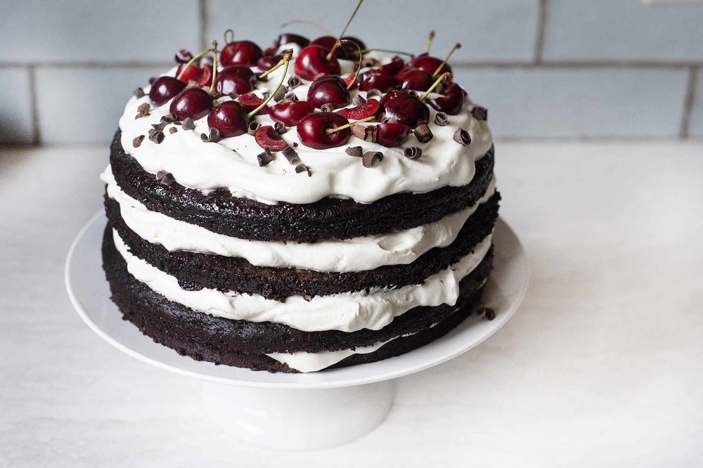 Chocolate Round 1 Kg Black Forest Cake, For Parties, Packaging Type: Box