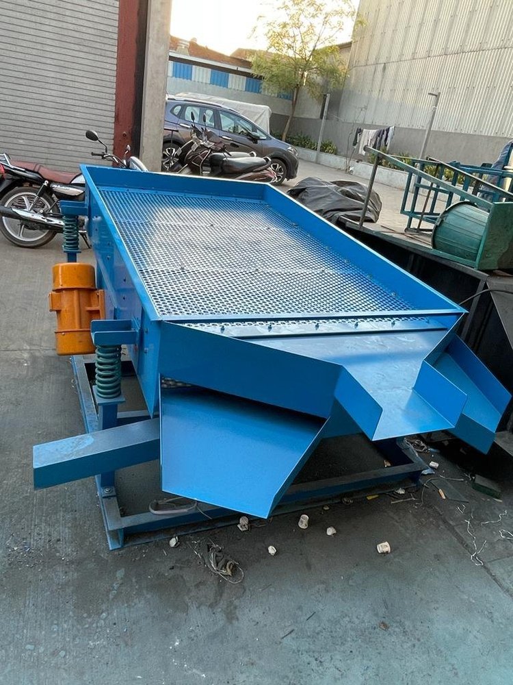 Iron Linear Rectangular Vibrating Screen, For Industrial, Capacity: 5TPH
