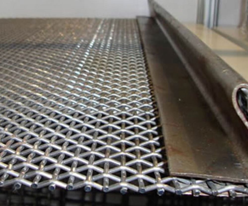 10 hp Galvanized Iron Spring Steel Vibrating Screen, For Industrial, Capacity: Heavy