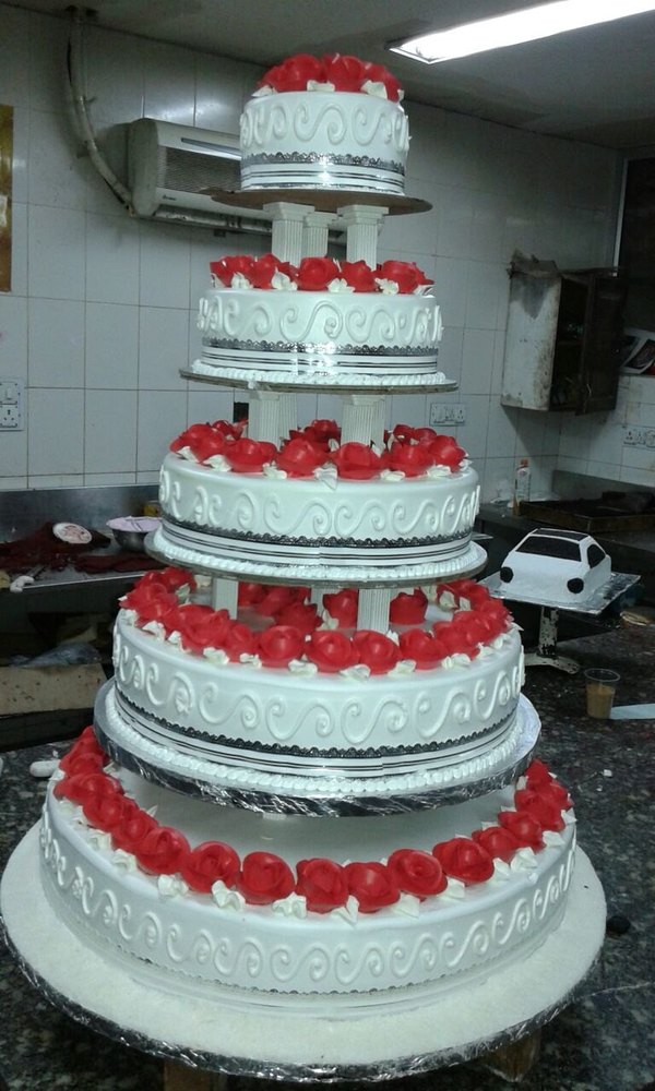 Customised Wedding Cake, Packaging Type: Box