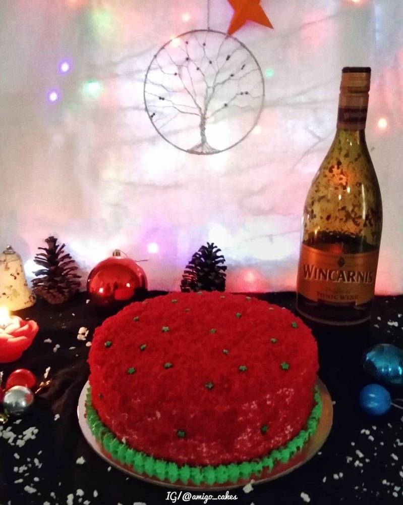 Round 1kg Red Velvet Cream Cake, For Birthday And Anniversaries