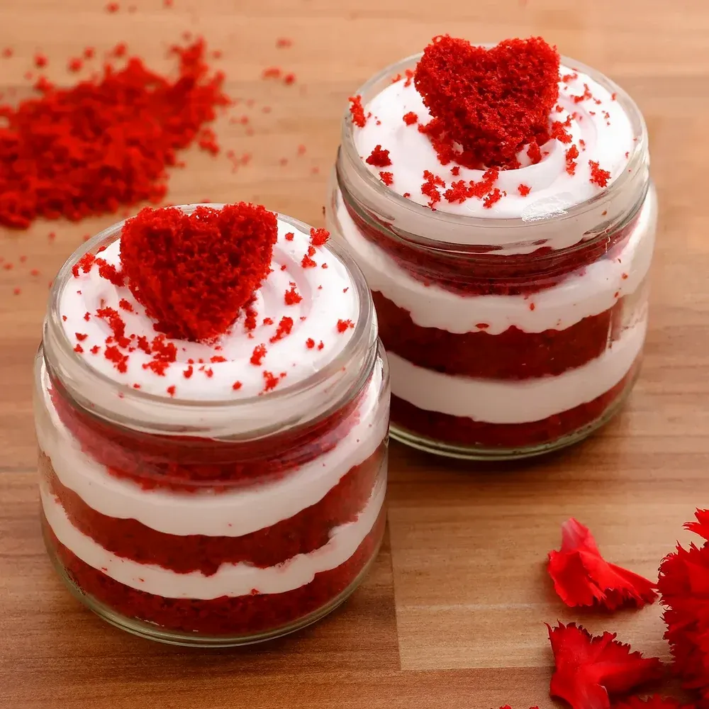 Round Heart Red Velvet Cake Jar Set of 2, For Birthday Parties, Packaging Type: Box