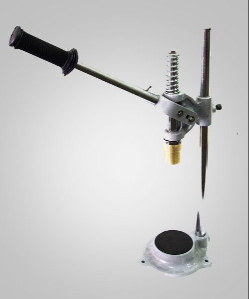 Stainless Steel Manual Crown Capping Machine, 7.5 Kg, Capacity: 500 Caps Per Hour