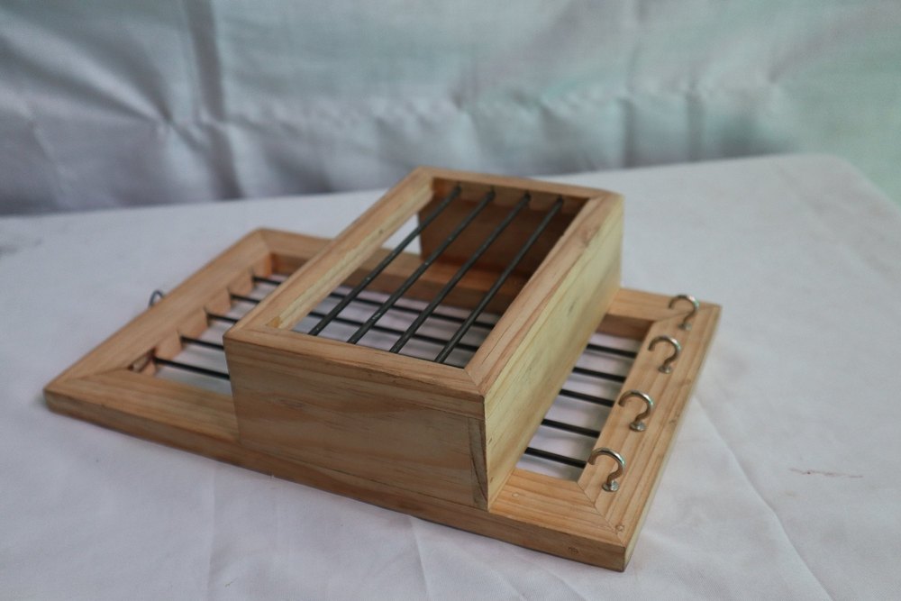 Brown Wooden Cutlery Holders, For Home, Size: 25x17cm (lxw)