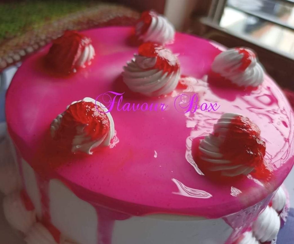 Round Strawberry Cake, Packaging Type: Box, Weight: 1 Pound