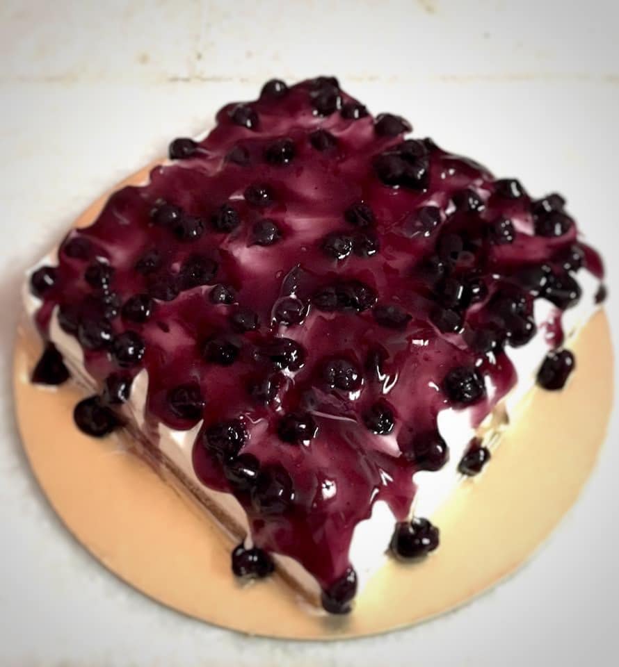 Blue Berry Topping Square Cheese Cake, Weight: 1kg