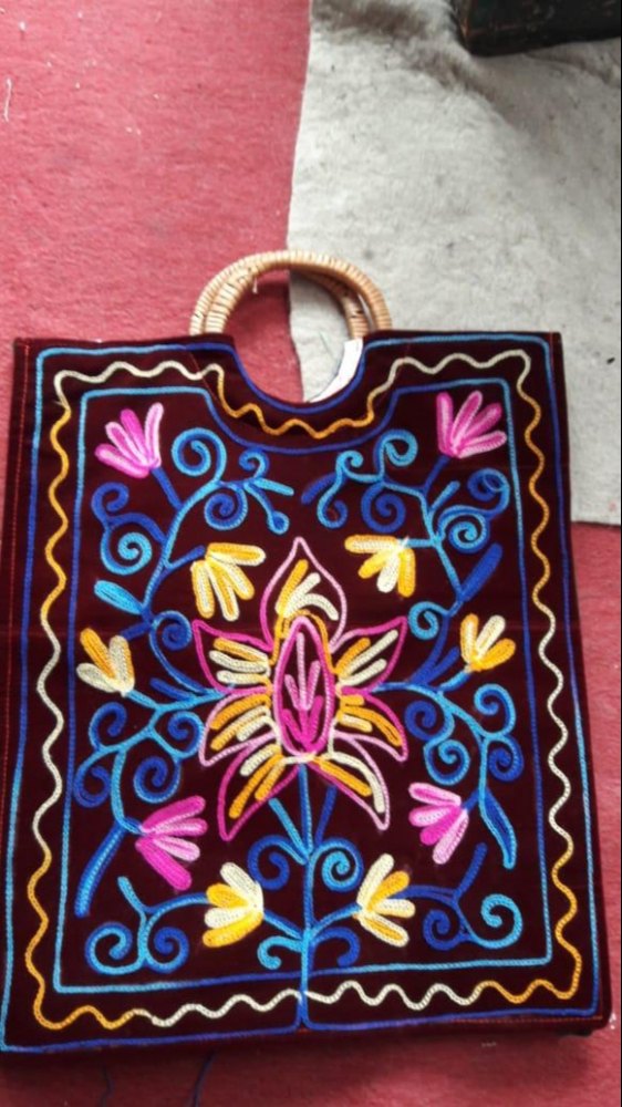 totebag Raund Embroidered Cotton Bag, Capacity: 200