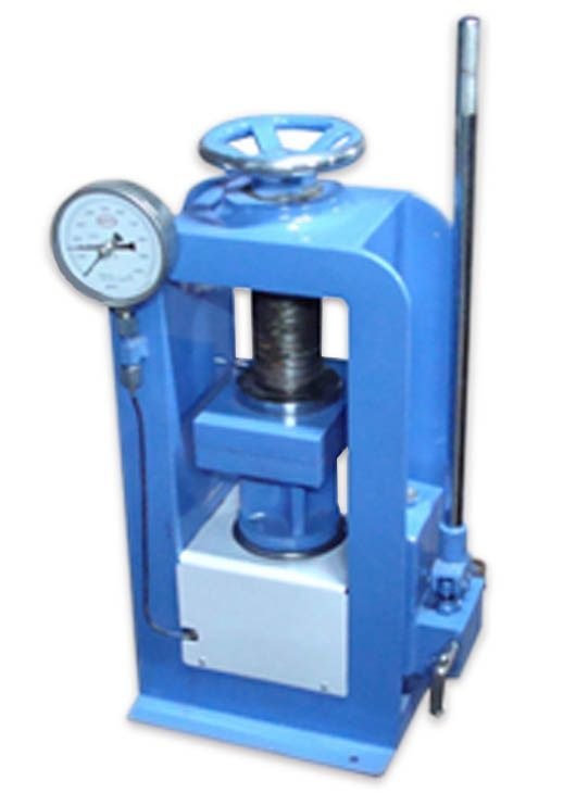Analouge Hydraulic Hand Operated Cube Testing Machine, Packaging Type: Wooden, Capacity: 1000 Kn