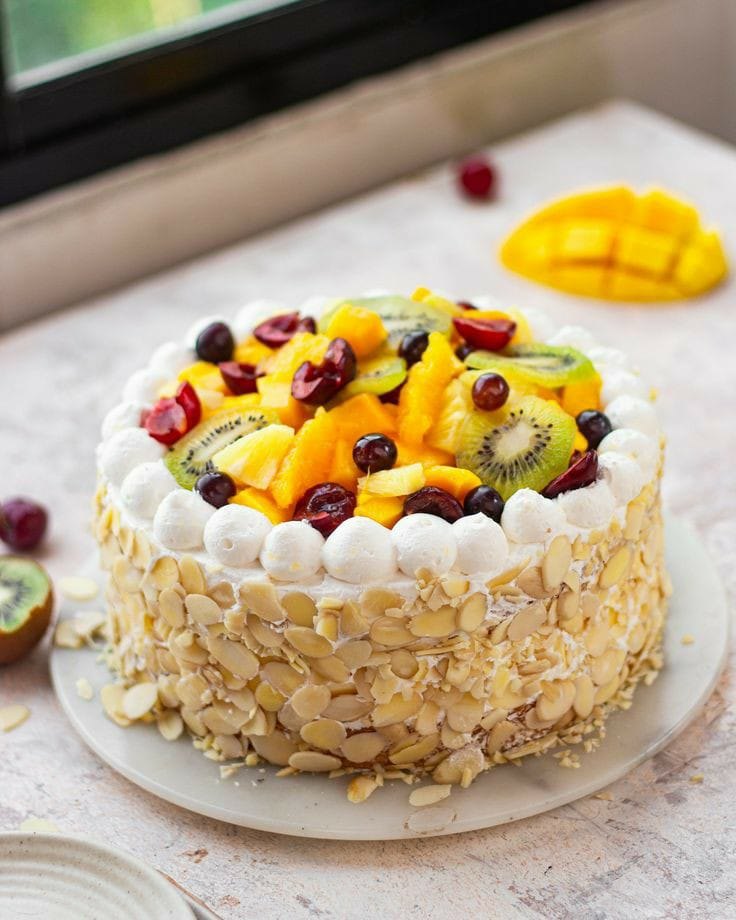 Berry, Seasonal Fruits Round Eggless Fruit Cake, For Bakery, Packaging Type: Box