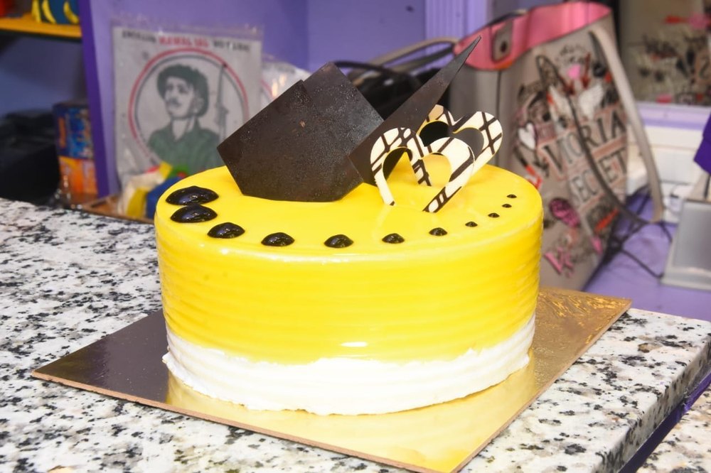 Round Mango Cake, For Birthday Parties, Packaging Size: 1kg