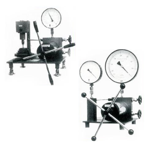 Ravika Analog Dead Weight Vacuum Gauge Tester, Model Number/Name: Dt-55, Packaging Type: Carrying Case Provided
