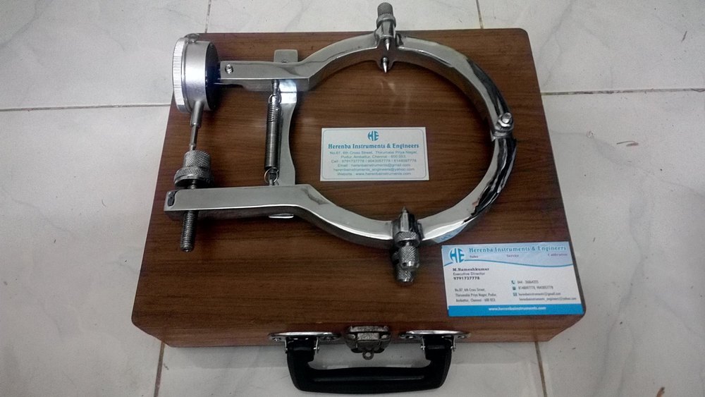 Lateral Extensometer With Analogue Dial Gauge Carrying In Wooden Case , Make : Herenba & Asew