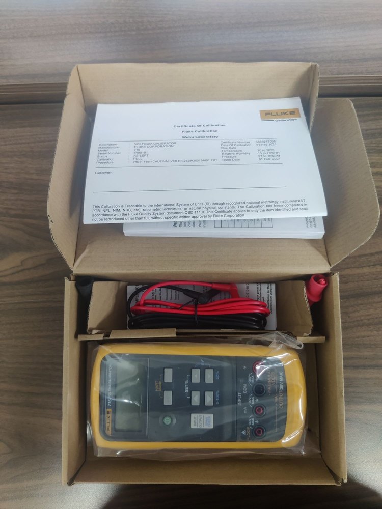 Digital Fluke 715 Volt / mA Loop Calibrator, For Industrial