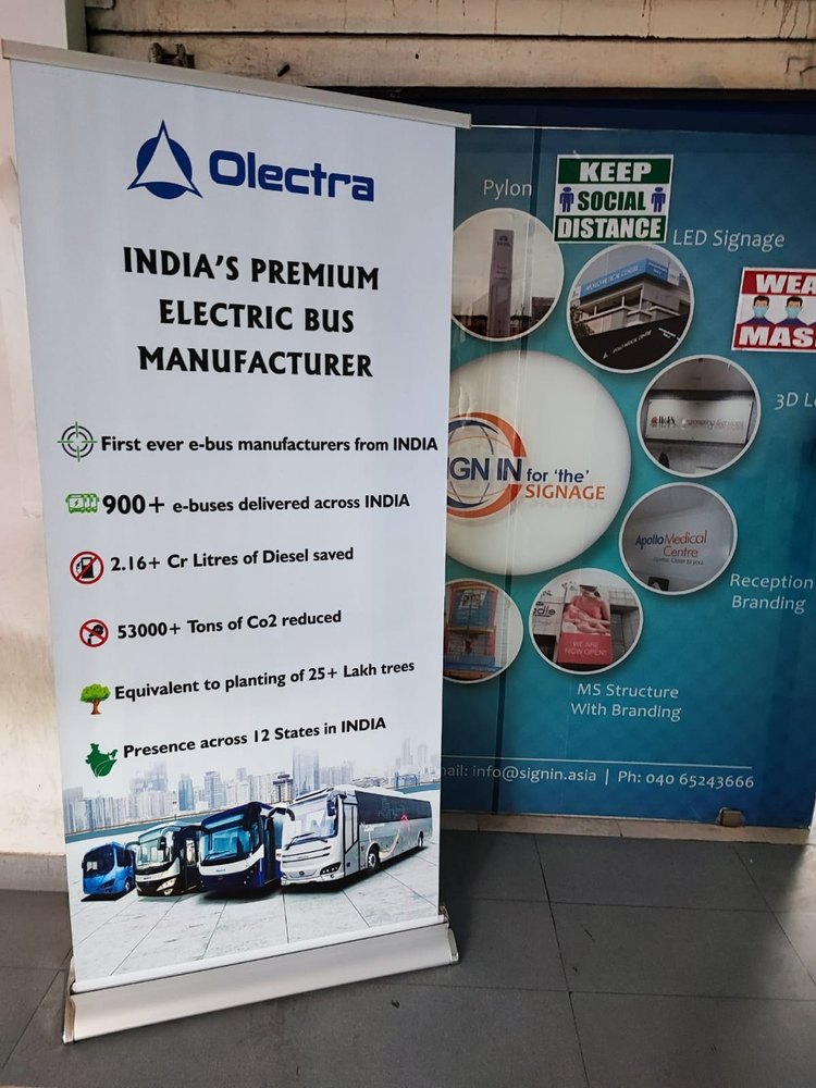 Aluminium Silver Luxury Roll Up Standee, For Promotional