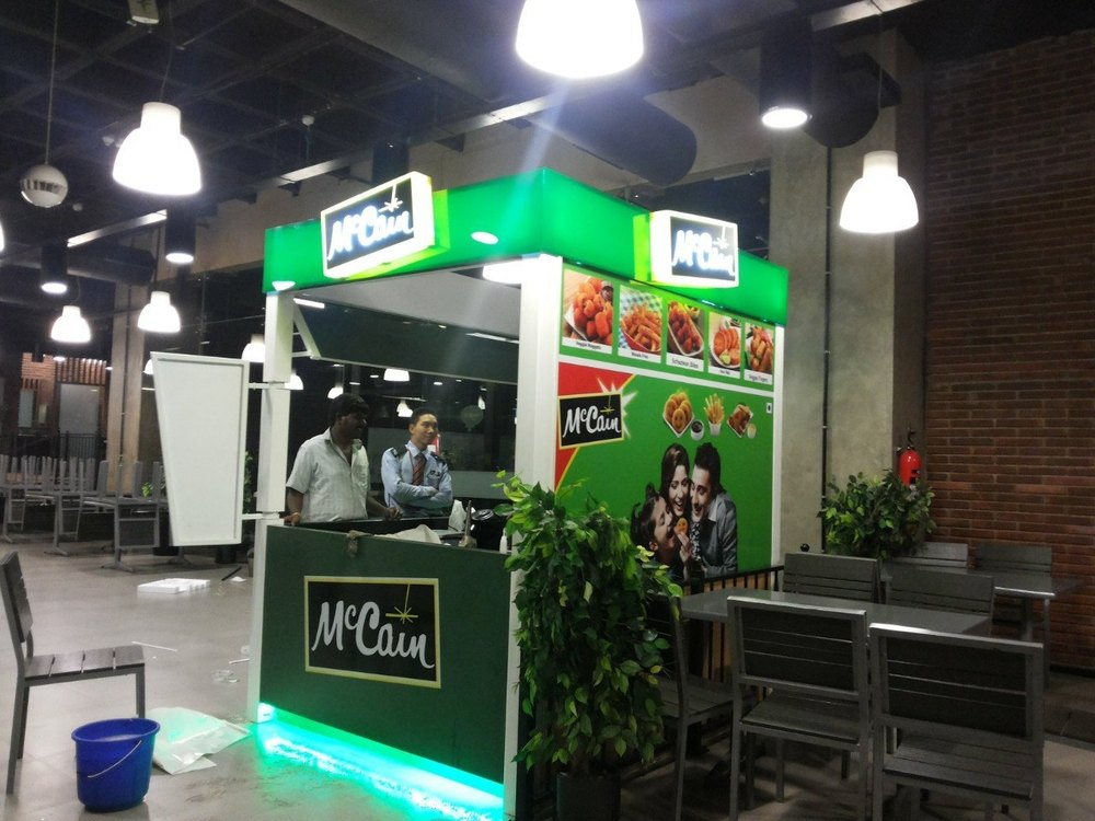 10x10 Feet Acrylic Display Booth, For Advertisement