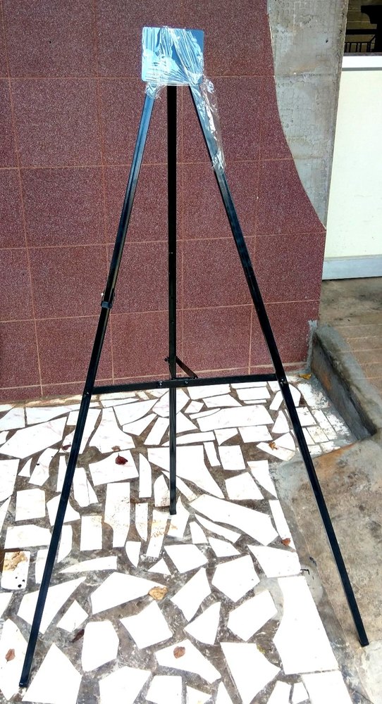 Black White Board Tripod Stand, Dimension: 5 Feet