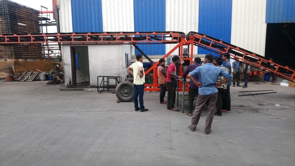 Supremeliner Hydraulic Mobile Truck Loader, For Industrial, Lifting Capacity: 1 Ton
