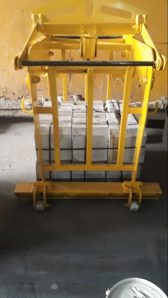Sao India Scissor Brick Loader Grabber Mechanical For Crane And Tractor, For Industrial, Lifting Capacity: 1ton