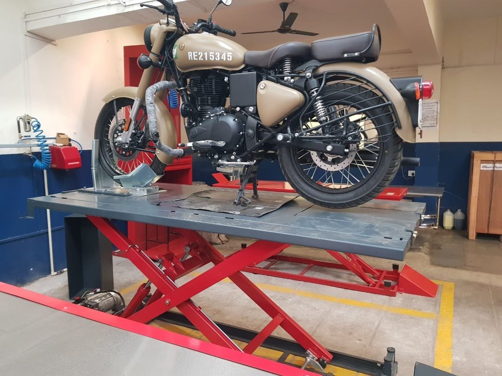 ANAND Hydraulic Two Wheeler Superbike Ramp, Lifting Capacity: 500kg