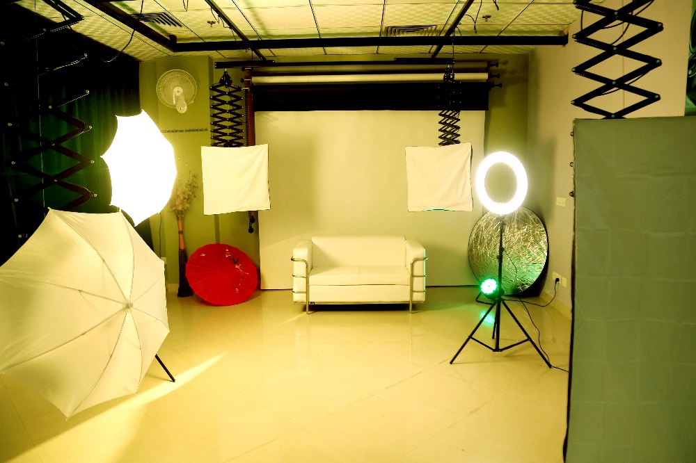Photography Studio On Rent Services