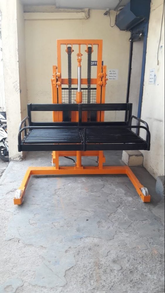 Shreeji Manual Hydraulic Roller Stacker, For Goods Lifting, Lifting Capacity: 1000 Kg