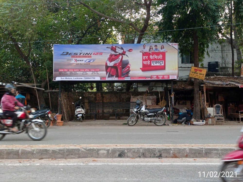 Advance Iron Bus Queue Shelter Advertising Service, in Pan India