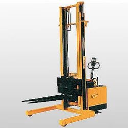 Straddle Stacker