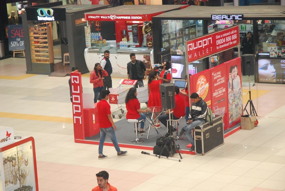 Aluminum, Acrylic Malls Retail Activation