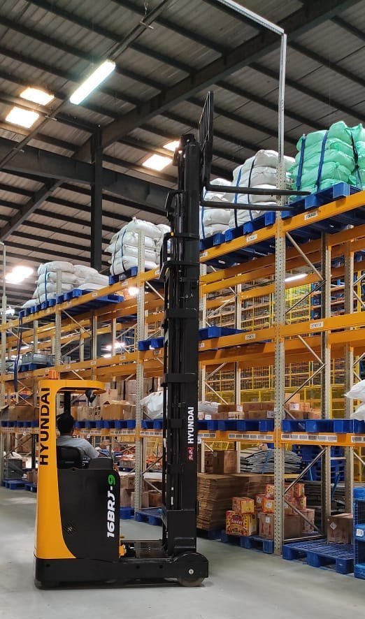 Toyota Reach Trucks, For Warehouse, Forks