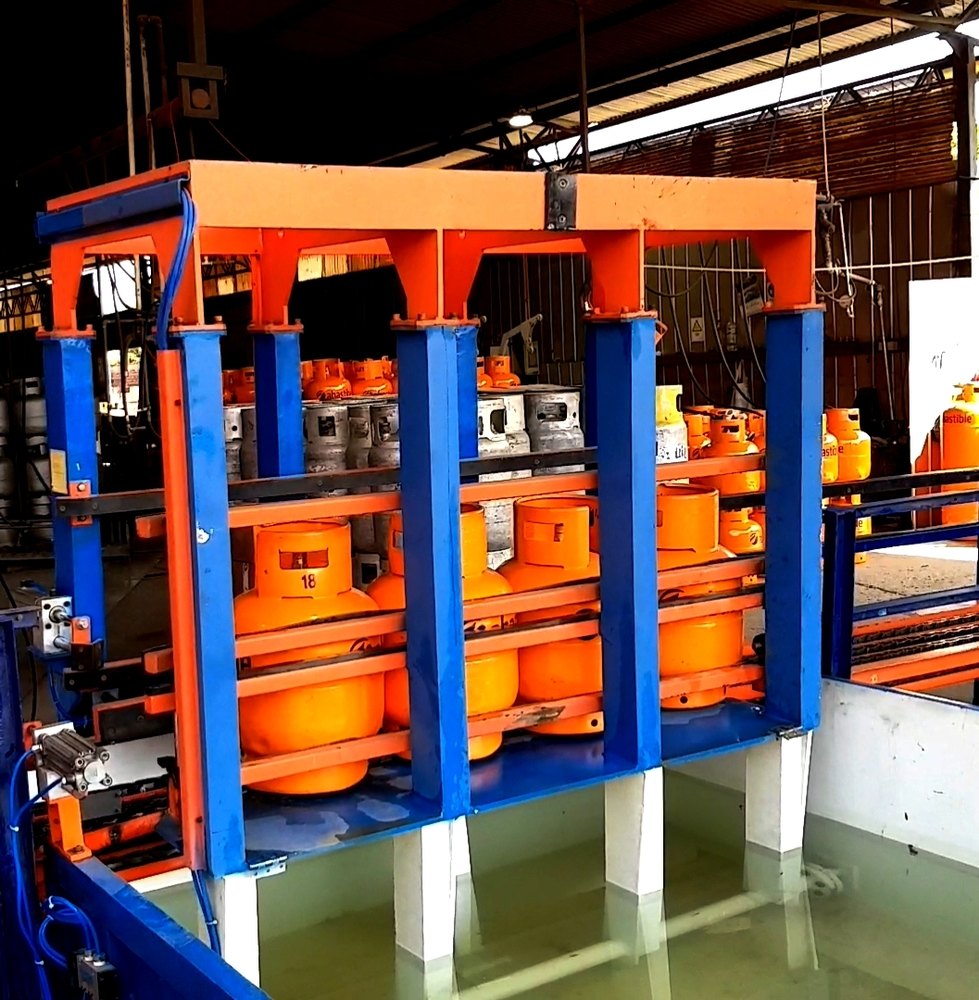 LPG CYLINDER - DIP/TILTING TYPE WATER TEST POOL