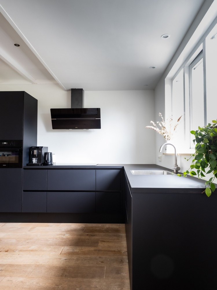 Polymer Solid colour Matt Finish Black Laminate, For Furniture, Thickness: 1mm