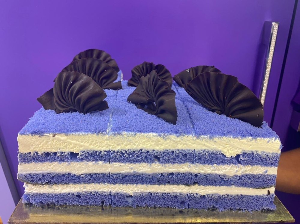 Square Royal Blue Velvet Pastry, Packaging Type: Carton Box, Packaging Size: 250g