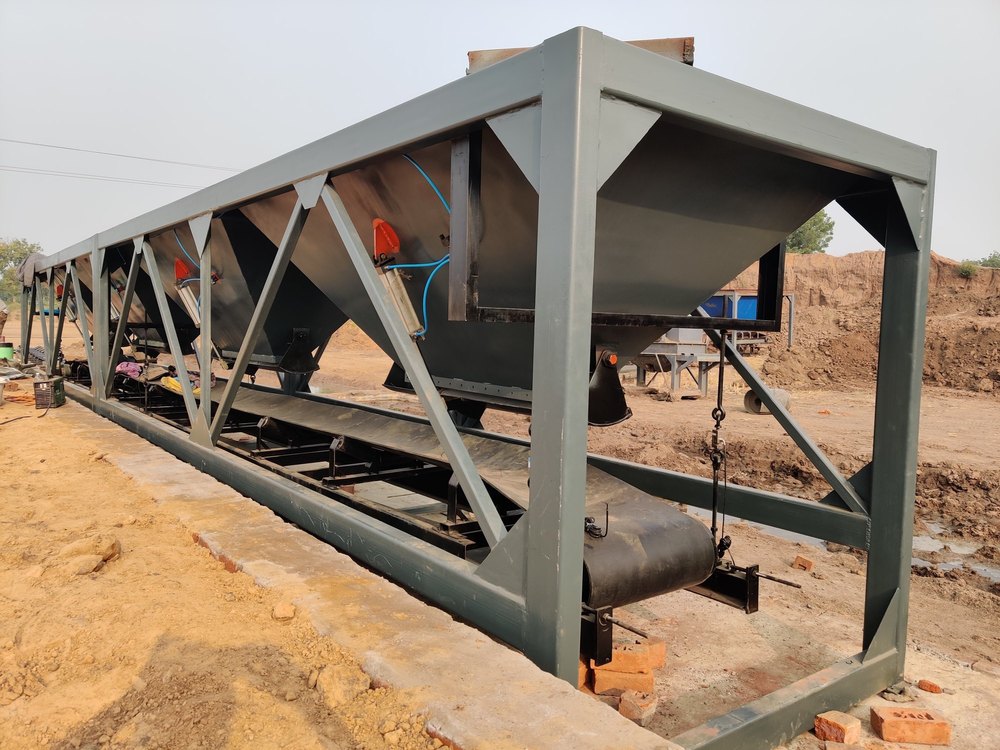 Fully Automatic Four Bin Hopper, For Material Storage, Weight Capacity: 3 X 3m3 (4mm)