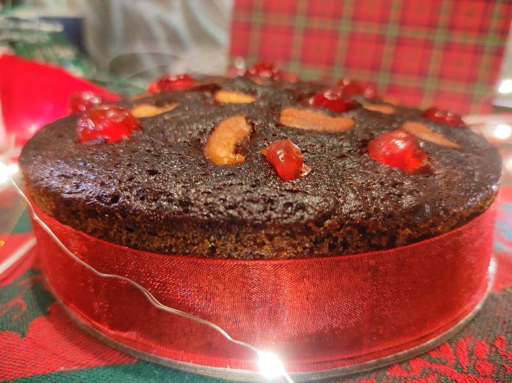 Round Traditional Rich Plum Cake, Packaging Type: Box, Weight: 200