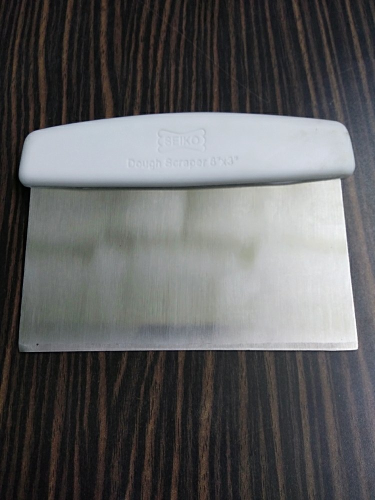 White Dough Scraper for Pizza, Size: 6 Inches