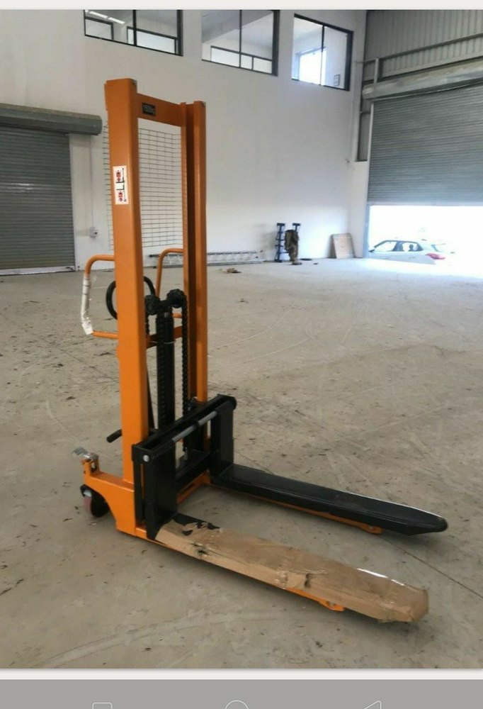 Mild Steel Manual Hydraulic Stacker, For Material Handling, Manually