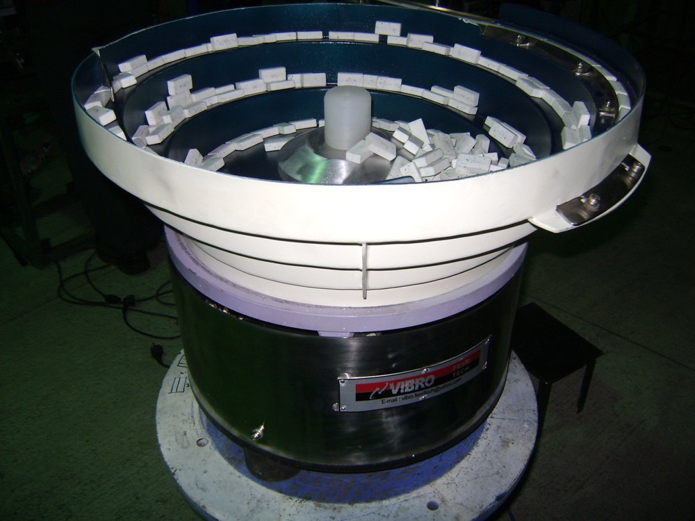 Single Phase 230v . 50hz Corrosive Feeder For Eraser, For Industrial, Lifting Capacity: 0-2 Tons