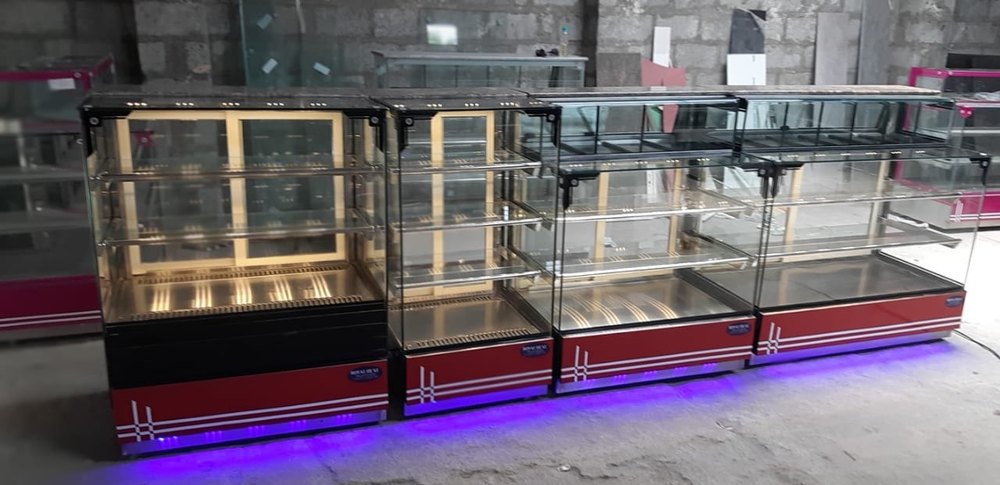 4 Feet Rectangular Glass Counter, For Bakery