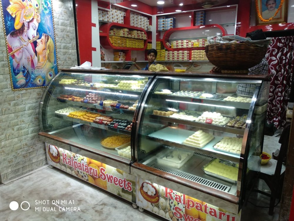 52 Bend Glass Display Counters, For Bakery