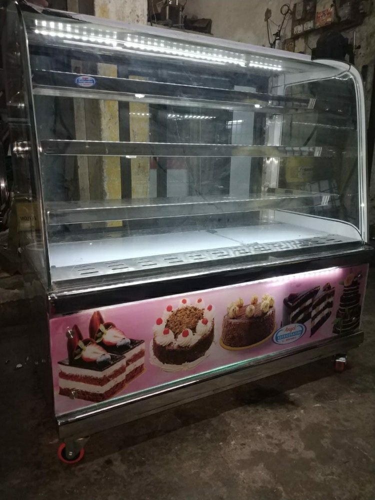 Curved Glass Display Counter, For Bakery, 1/2 Hp
