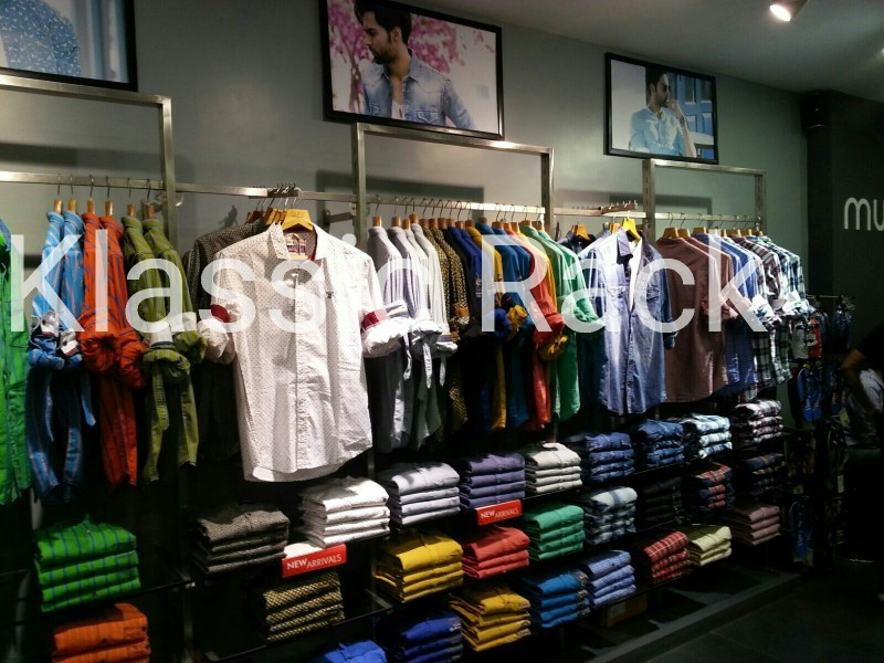 Wall Type Silver Clothes Steel Display Rack, For Showroom
